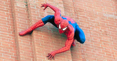 Spiderman Wall Crawling